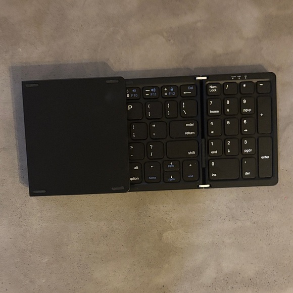 Black Compact Keyboard - Picture 4 of 6
